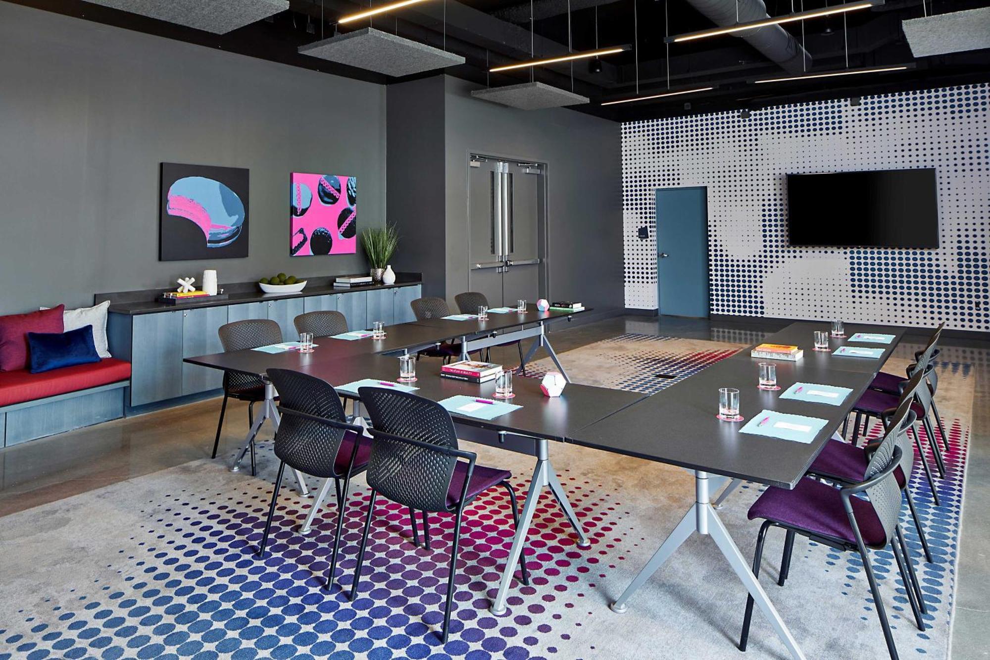 Hotel Aloft Hamilton Place 3*
