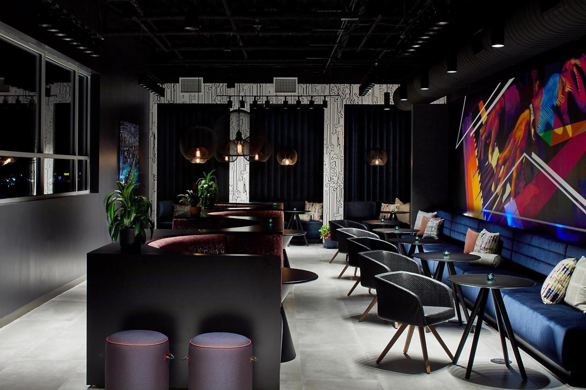 Aloft Hamilton Place 3*